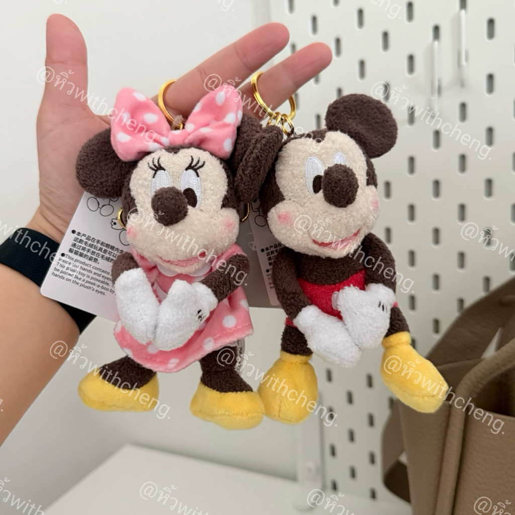 พร้อมส่งที่ไทย ✅  พวงกุญแจ Mickey Mouse และ Minnie Mouse มือแม่เหล็ก เกาะกระเป๋าได้