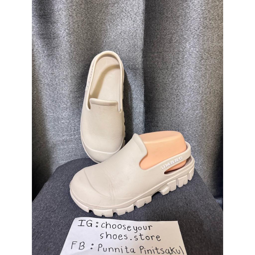 รองเท้า Umbro Topi ไซส์ 39