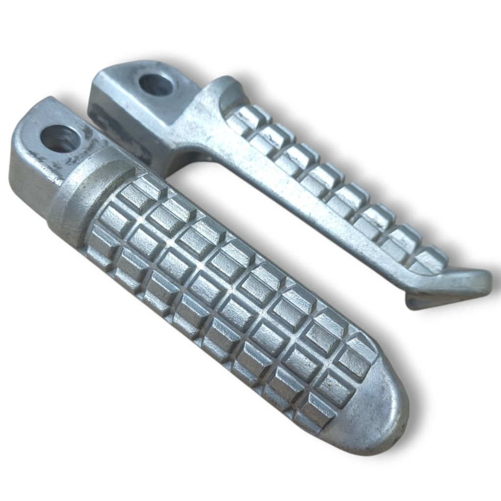 พักเท้าอลูมิเนียม สำหรับใส่ Kawasaki FX400R / ZX400D มือ 2