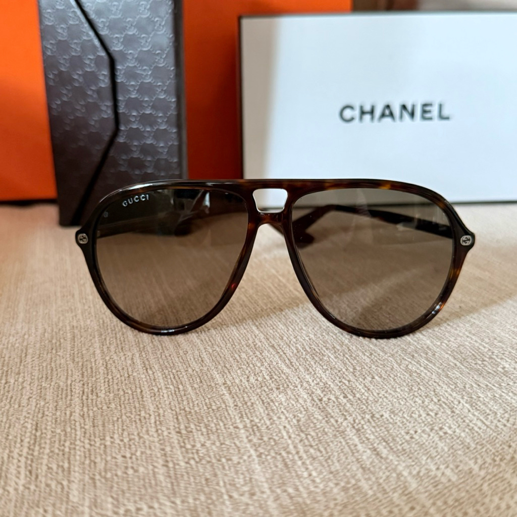 ส่งต่อแว่นกันแดด Gucci ทรง aviator กรอบสีน้ำตาลเข้ม