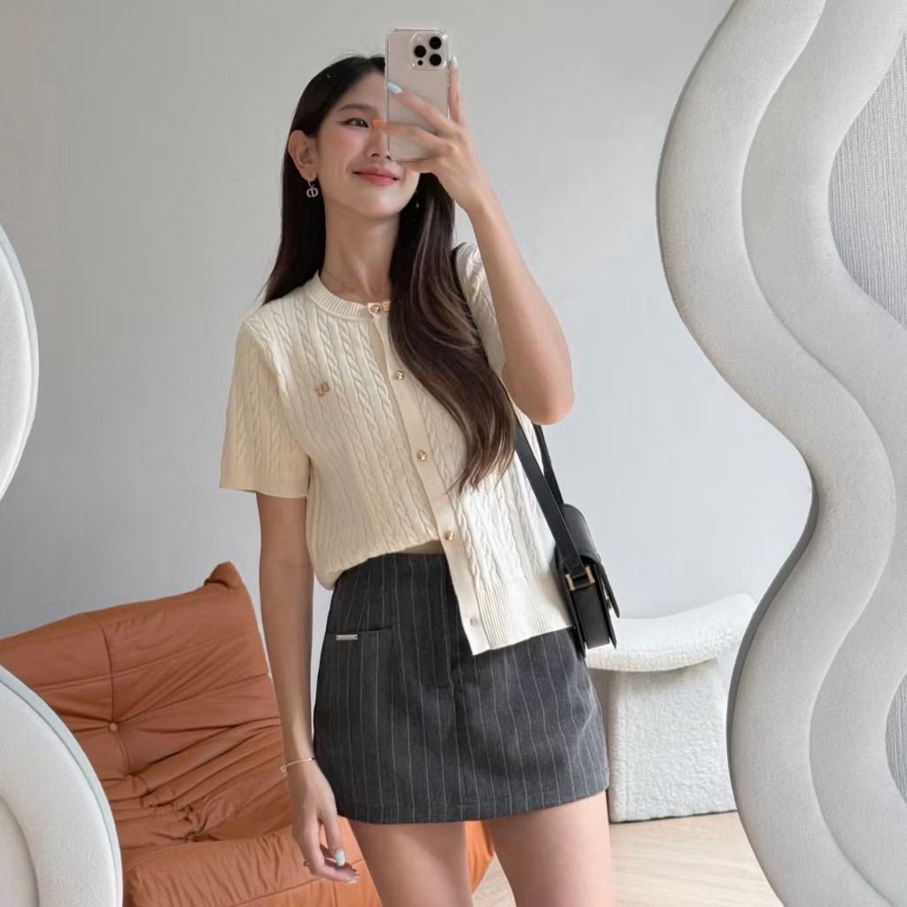 ส่งต่อ NICHARIS - เสื้อไหมพรมคอกลมถักลาย รุ่น Onnie Knit Top