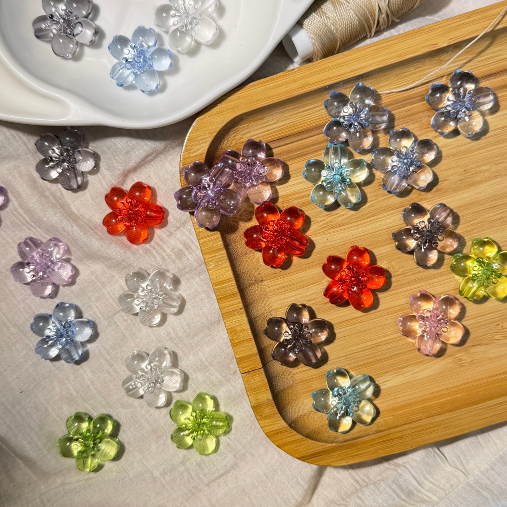 ลูกปัดดอกซากุระอะคริลิคใส  22mm 10 ชิ้น สำหรับงาน DIY  |  Crystal Sakura Blossom Beads