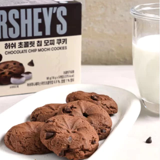ขนมคุ๊กกี้รสช็อโกแลต ไส้โมจิโรยด้วยช็อกโกแล็ตชิพ Hershey’s Chocolate Chip Mochi Cookies 초콜릿 칩 모찌