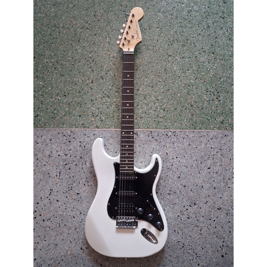 กีต้าร์ไฟฟ้า Fender SSH