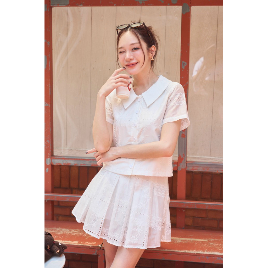 ร159 โมนาเซท” ขาว/แดง พร้อมส่ง ครบ sizeตารางsizeในรูปคะ ☺️ เสื้อเชิ้ตทรงปล่อย ลายในตัวน่ารัก มาพร้อมกระโปรงจีบ