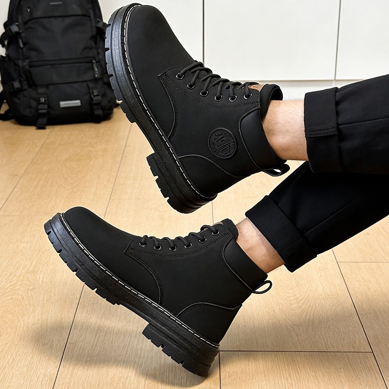 LGShoes รองเท้าบูทสำหรับใส่ทำงาน แข็งแรง ทนทาน! รองเท้าแมทตินบูทส้นหนาผู้ชายรุ่นใหม่ บูทมอเตอร์ไซค์วินเทจ กันน้ำ