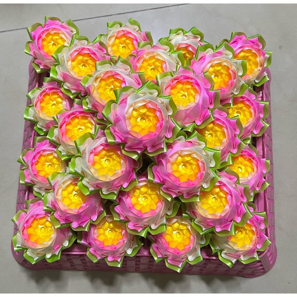 เหรียญโปรยทานดอกบัวดาวสีทูโทน (สินค้าเป็นงานตัวเปล่าคละสี 1 ชุดมี 20 ชิ้น)