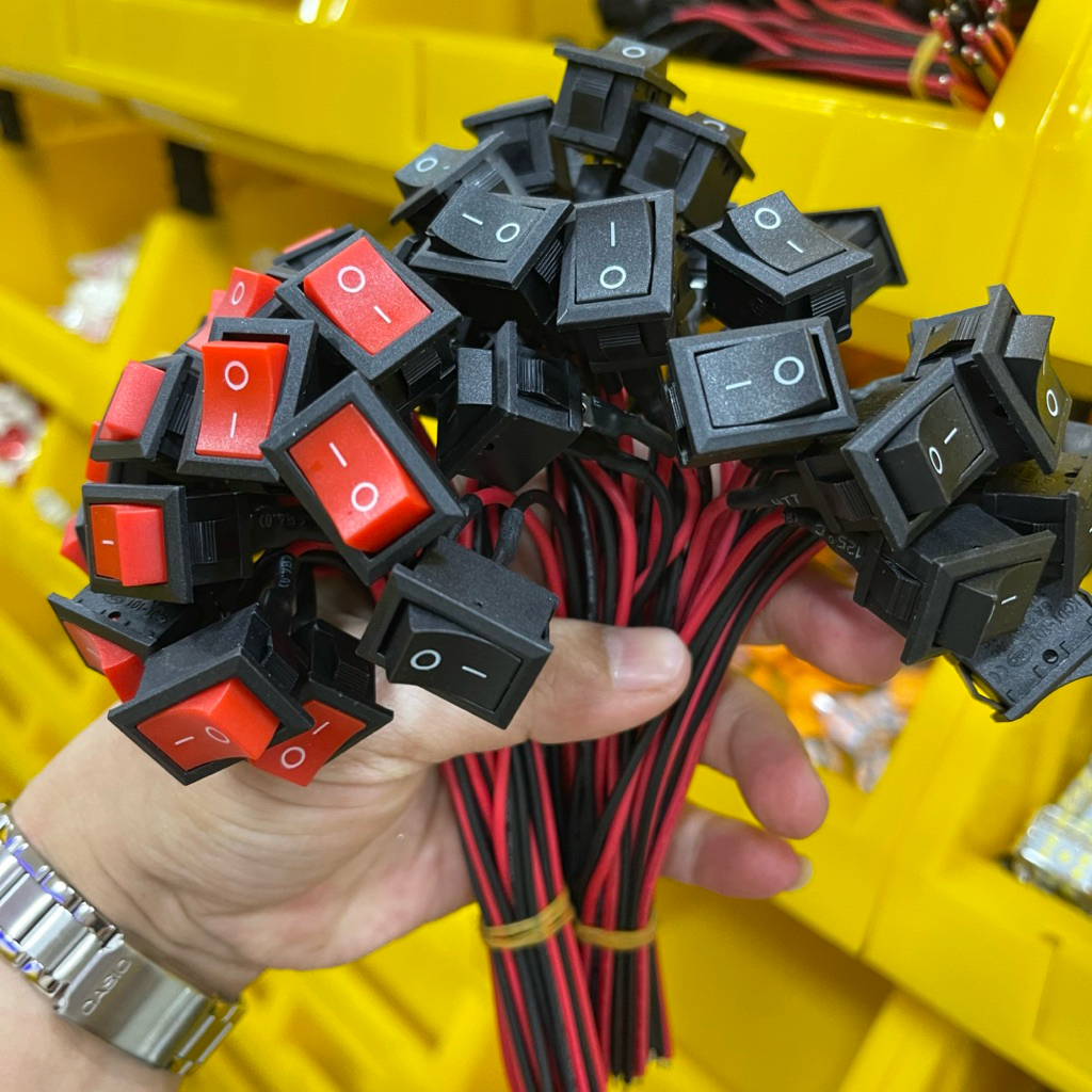 แพ็ค1ชิ้น สวิตช์กลางปิดเปิดต่อสาย ไม่มีไฟ ใช้งานได้อเนกประสงค์  DC 12V=24v