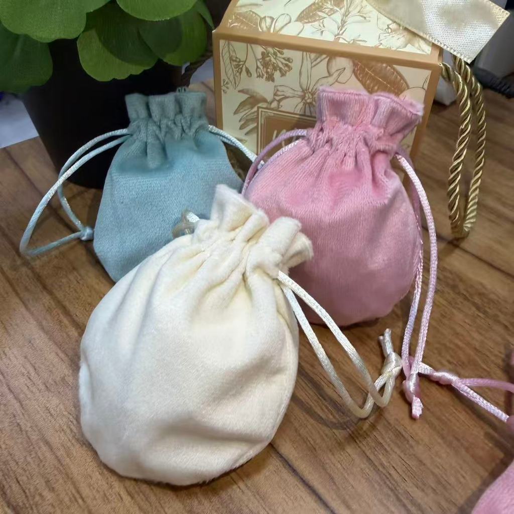 พร้อมส่งจากปทุมธานี..ถุงผ้าหูุรูด ถุงผ้ากำมหยี่ ถุงใส่เครื่องประดับ กระเป๋าขนาดเล็ก เนื้อผ้าคุณภาพดี