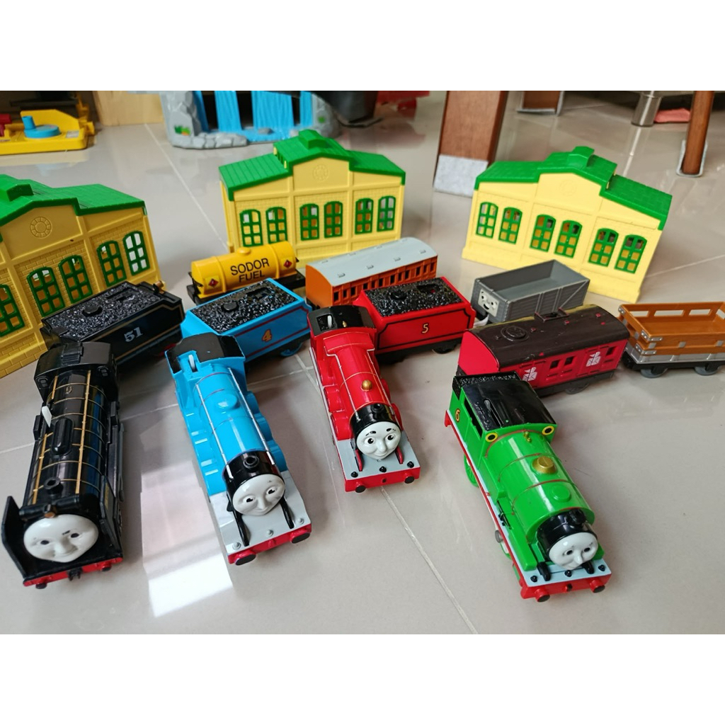 ขบวนรถไฟ Thomas ละเพื่อนเพื่อนของเขา(เวลาวิ่ง)(มีเสียงพูด)🚂🚂🚂 เป็นสินค้า(มือสองญี่ปุ่นแท้100%)