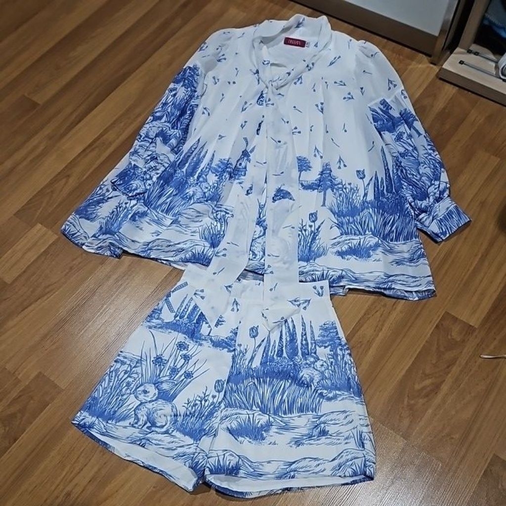 used like new ชุดเซทผ้าชีฟองซับในอย่างดีลายกระต่าย แบรนด์ Bellita size xs