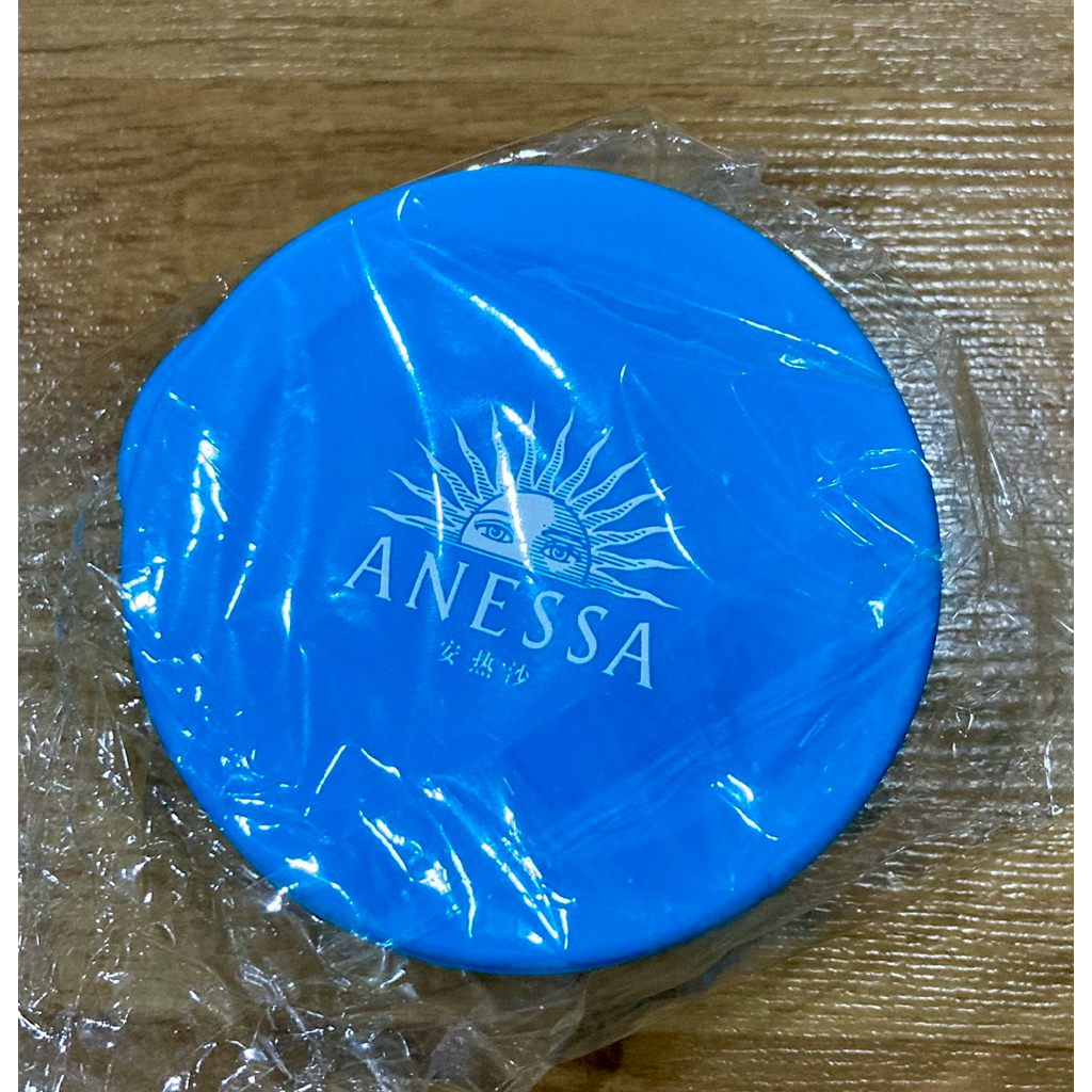 ANESSA Foldable Container พร้อมพวงกุญแจJackson Wang (Limited) จาก King Power