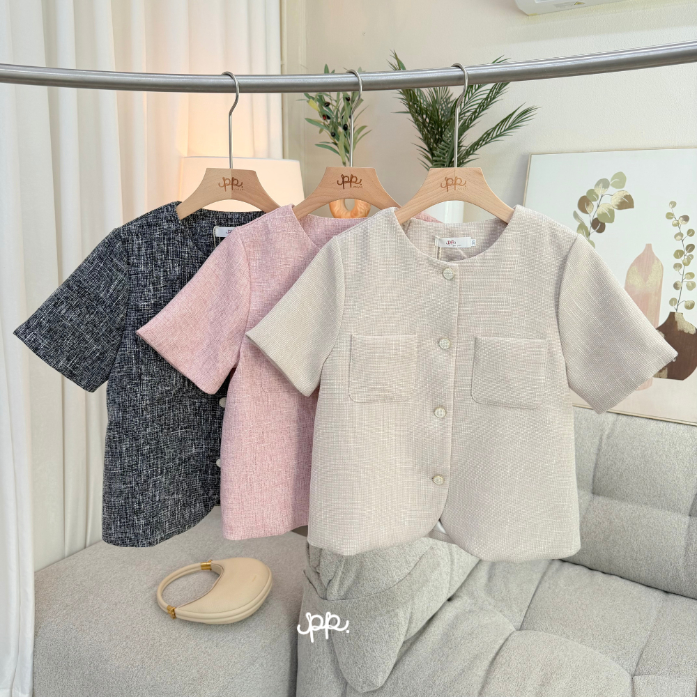 POI เสื้อทวิตคอกลมแต่งกระดุมขาว พรีเมี่ยมคลาสสิค C001D7