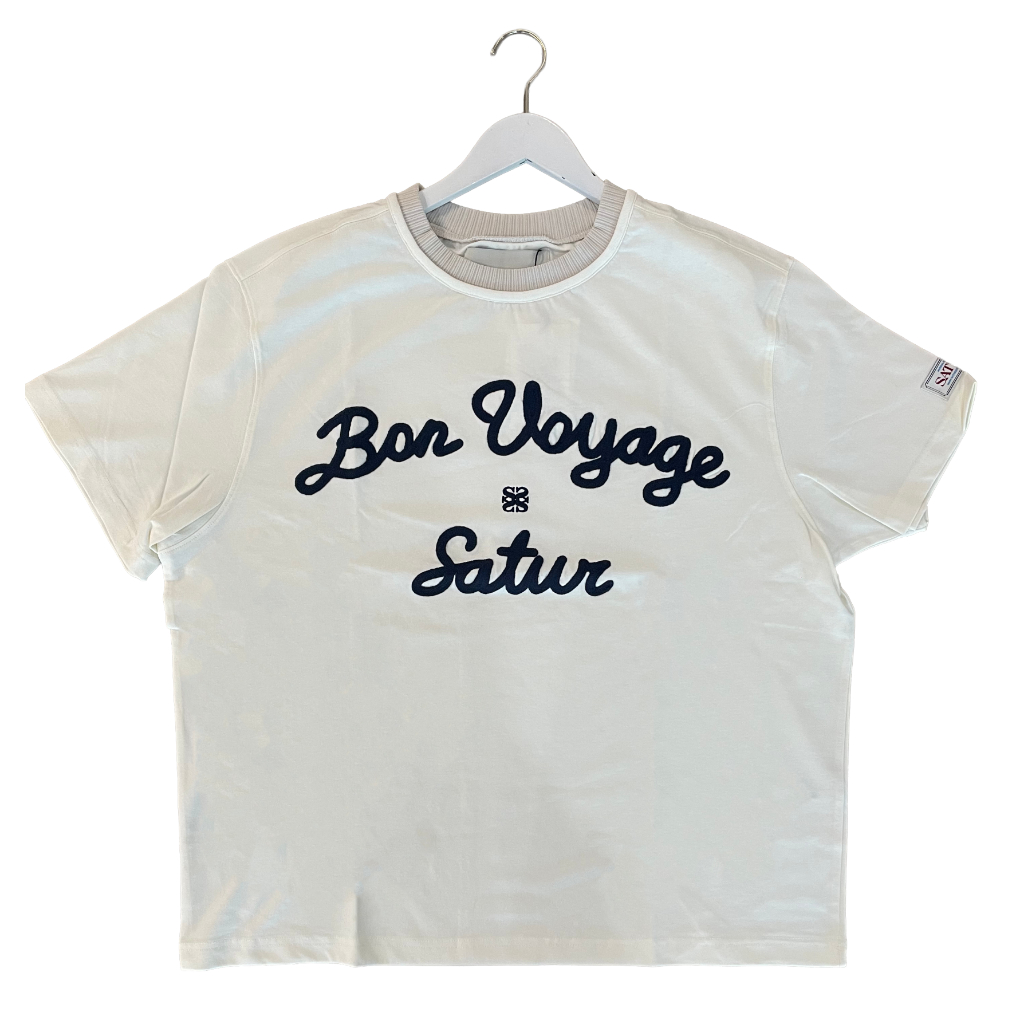 SATUR เสื้อยืด รุ่น Logo Voyage T-Shirt Cream/Navy