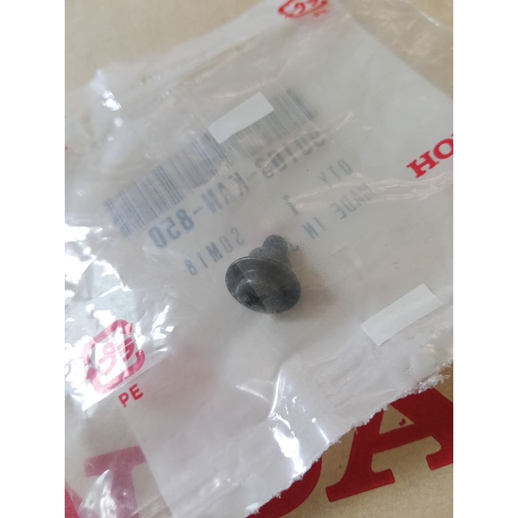 น็อตยึดหน้ากากหลัง Wave100 ตัวเก่า C100P แท้ศูนย์HONDA 90103-KAN-850