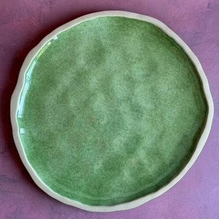 จานเซรามิค จาน 11 นิ้ว เคลือบสีเขียว จานฟรีฟอร์ม Dinnerware Ceramic เซรามิก เข้าเครื่องล้างจานได้ - AT1CERAMIC