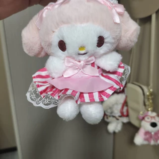 พวงกุญแจตุ๊กตา SANRIO คุโรมิ/เมโลดี้/ปาชา จี้ตุ๊กตาแมว Hello Kitty น่ารัก ชิวาวาน่าเกลียด ห้อยกระเป๋านักเรียนได้