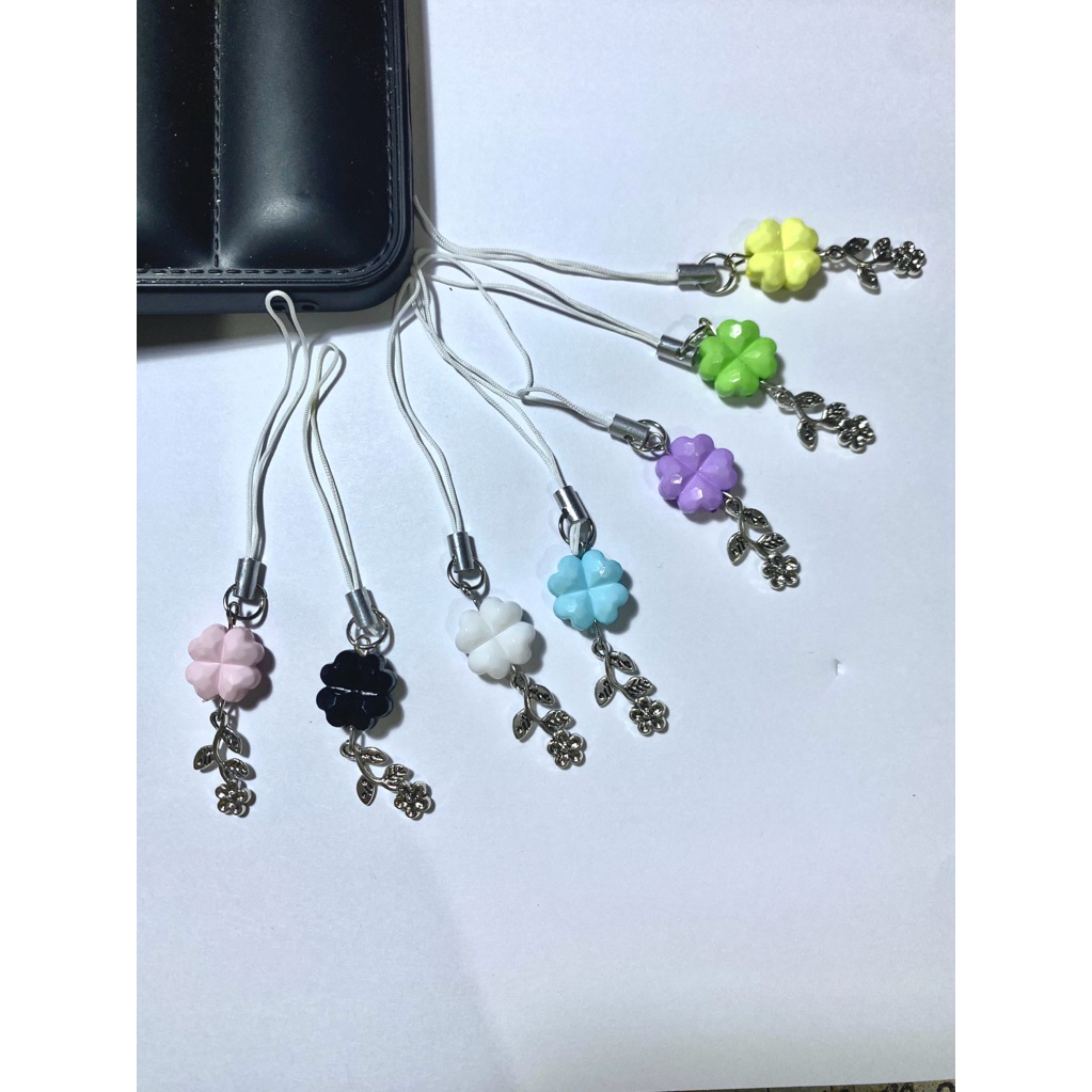 Lucky Clover Charm ที่ห้อยโทรศัพท์ ใบโคลเวอร์4แฉก สัญลักษณ์ของความ “โชคดี”