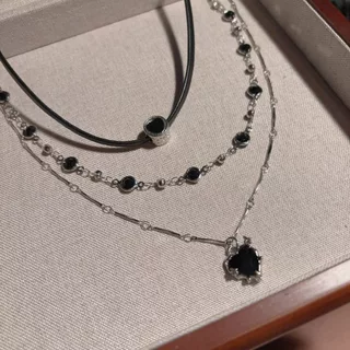 LUCKYROSE สร้อยคอกระดูกไหปลาร้าหลายเส้น หนังลายหัวใจดำ สวมซ้อนได้ สไตล์หวานเท่