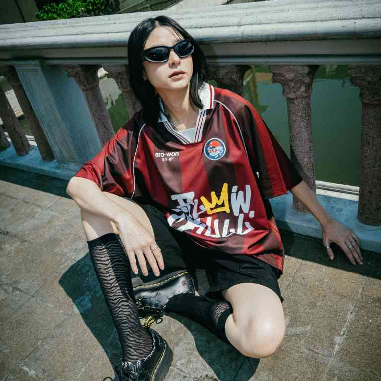era-won แขนสั้น สำหรับคุณผู้ชาย T-SHIRT JERSEY FOOTBALL  ลาย FLOWSKULL สีแดงเข้ม