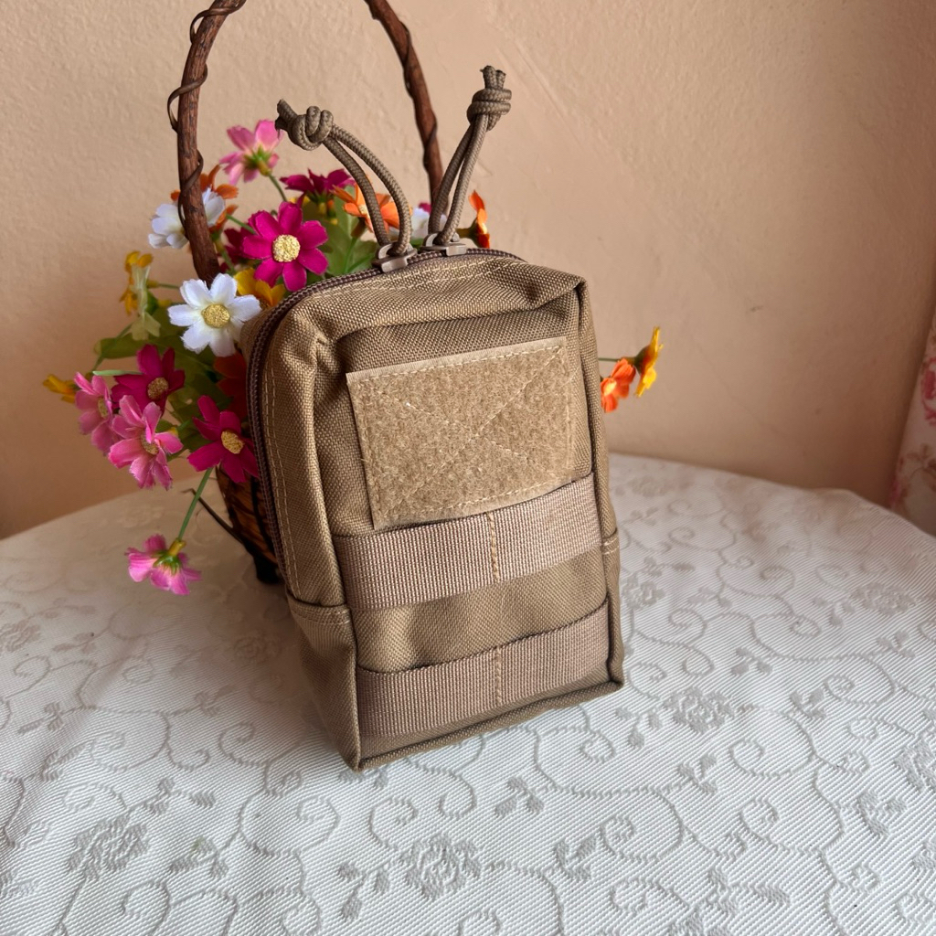 กระเป๋าอเนกประสงค์ กระเป๋าเสริม ร้อยสาย Molle หรือร้อยเข็มขัดได้  ด้านหน้ามีแผ่นตีนตุ๊กแกติด Patch