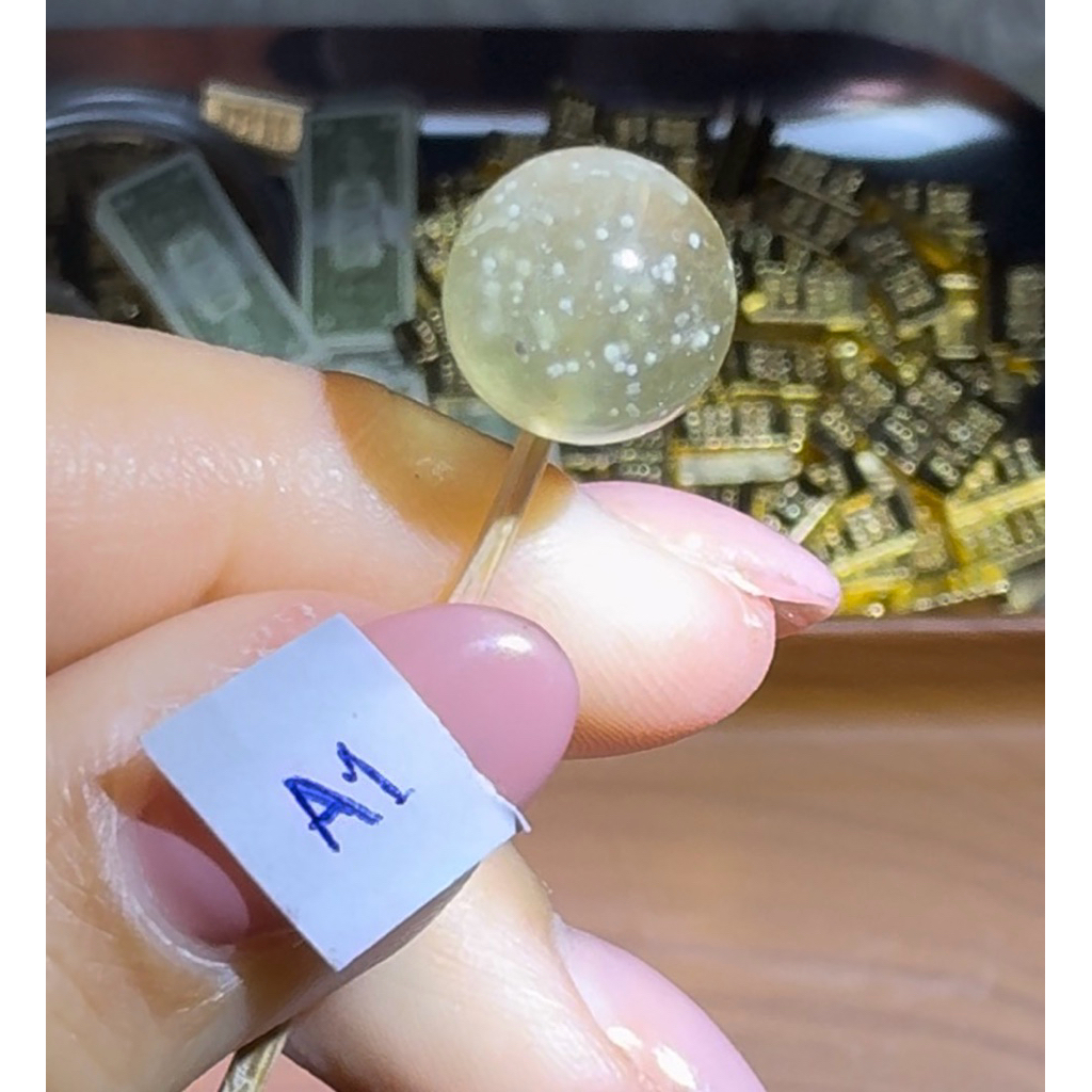 Libyan Desert Glass (แก้วทะเลทรายลิเบีย) (ลูกปัด)Libyan Gold Tektite(ได้ชิ้นที่โพส)