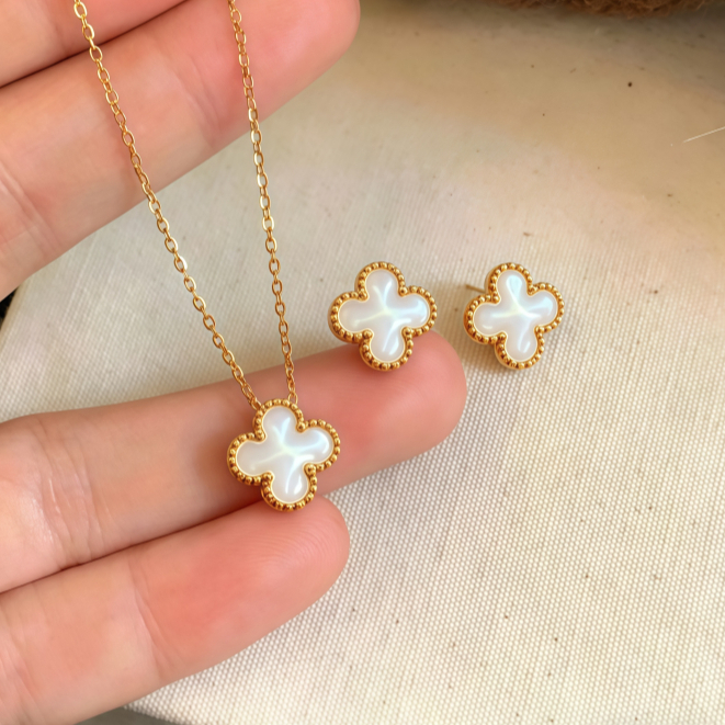 Non Fade Titanium Steel Four Leaf Clover Necklace French Minimalist Luxury Clavicle Necklace