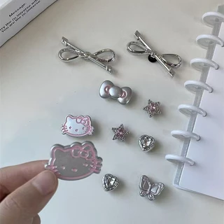 เสน่ห์การ์ตูนของรองเท้าแตะตลกแดง KT รูแมวเข็มหัวเข็ม DIY รองเท้าสตรีอุปกรณ์เสริมตกแต่ง