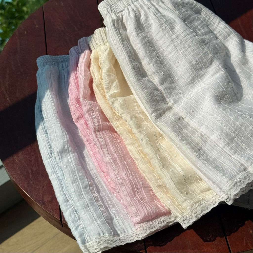 Blue Pink Cream White dot 🩵🩷💛🤍 กางเกงขาสั้น ผ้าทอลายจุดสีขาว มีซับใน ปลายลูกไม้ พร้อมส่ง