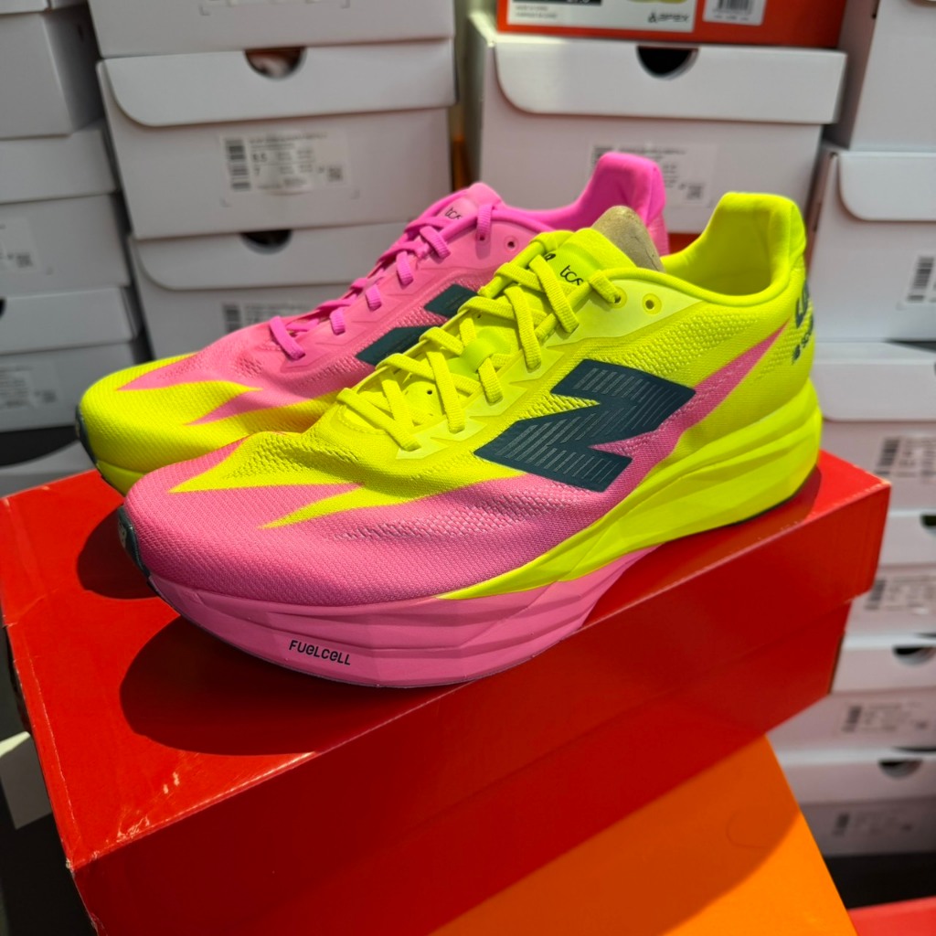 รองเท้าวิ่ง NB FUELCELL SUPERCOMP ELITE V5 LDN (MRCEL55L) สี ชมพู/เขียว