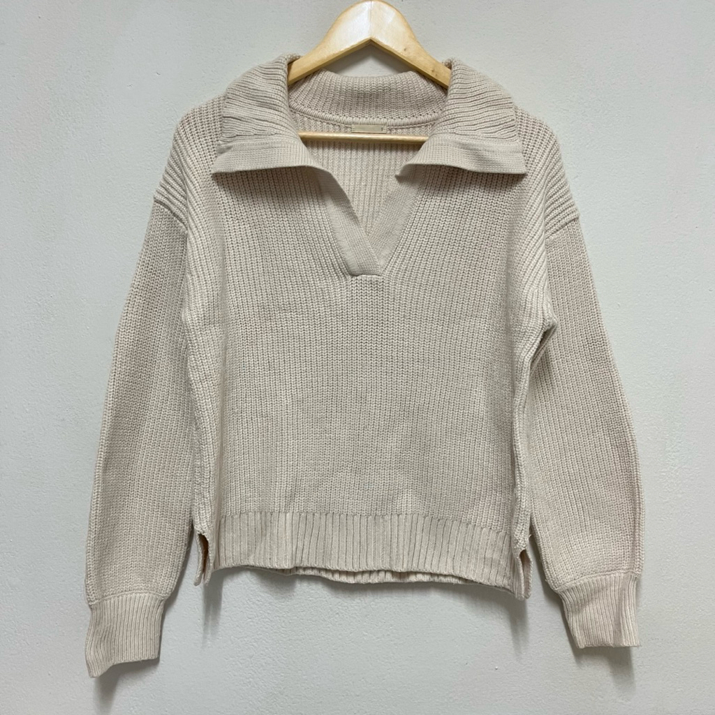 เสื้อไหมพรมคอปก GU/S สีครีม