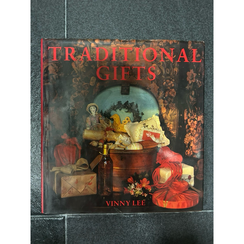 TRADITIONAL GIFTS  VINNY LEE (ปกแข็ง)