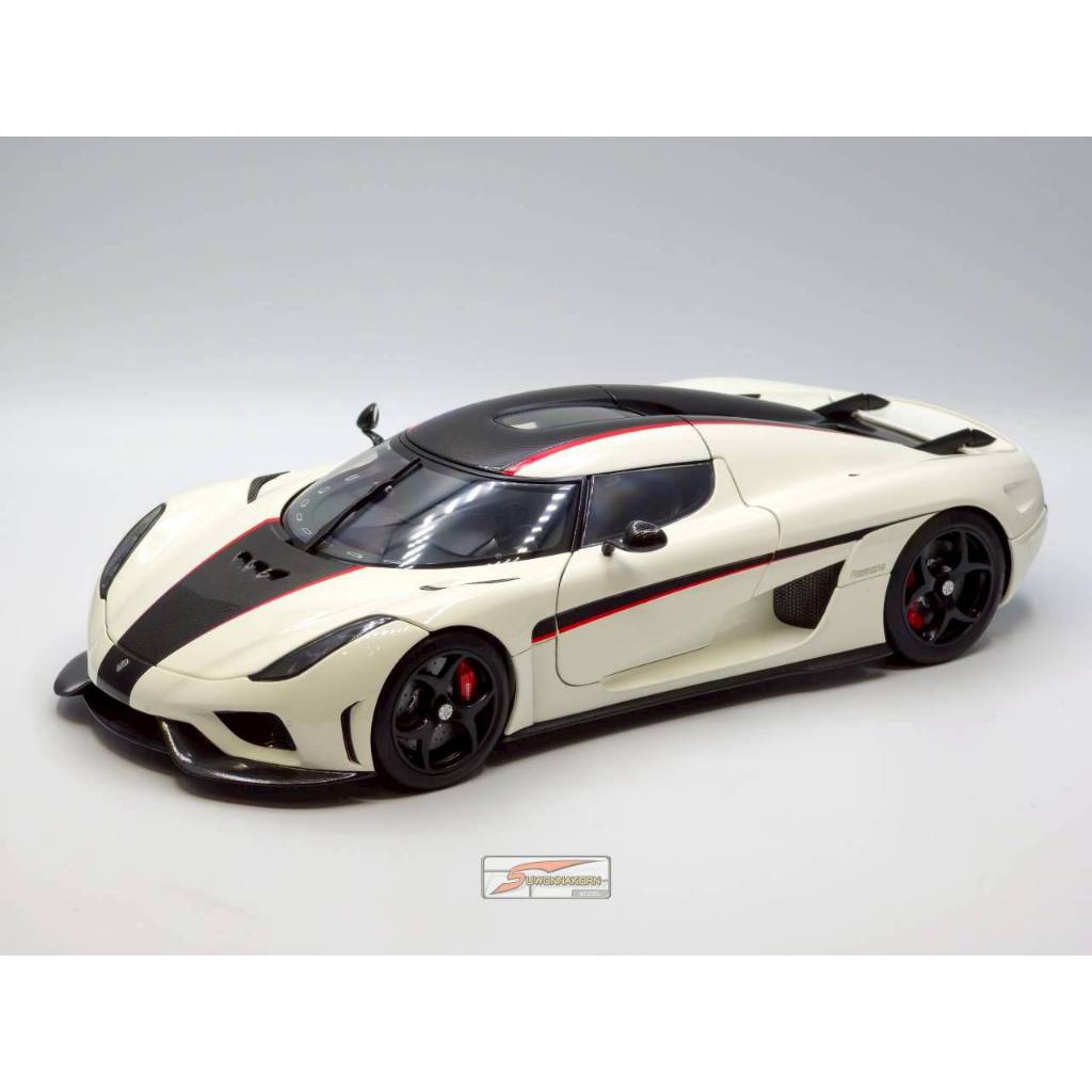 AUTOart 1/18 KOENIGSEGG REGERA (WHITE/BLACK CARBON/RED ACCENTS)