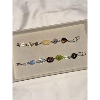 Lookpaadcollections - Ocean Bracelet สร้อยข้อมือลูกปัดสลับกับกระดุมโทนสีทราย ทะเล