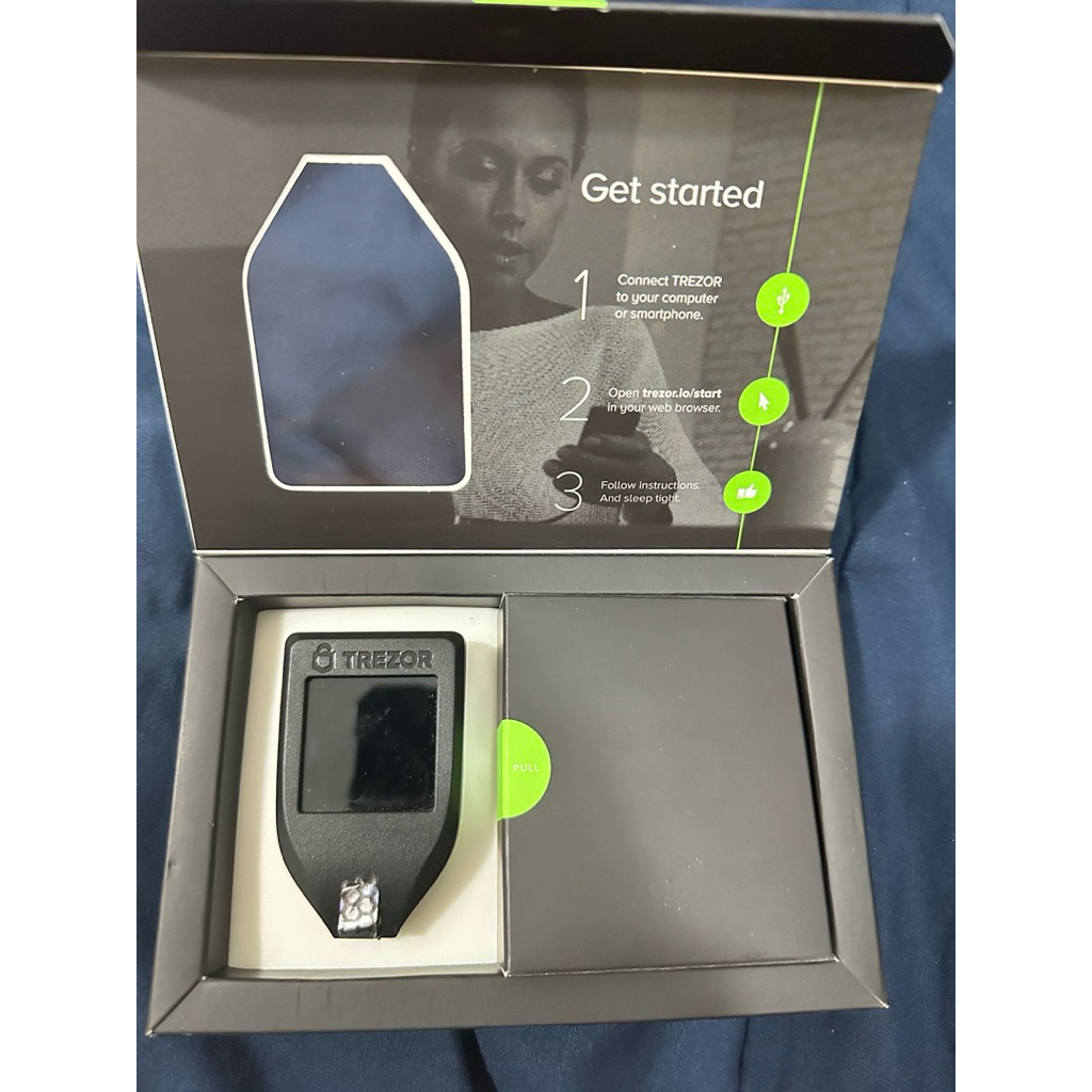 Trezor Model T มือสอง อุปกรณ์ครบ