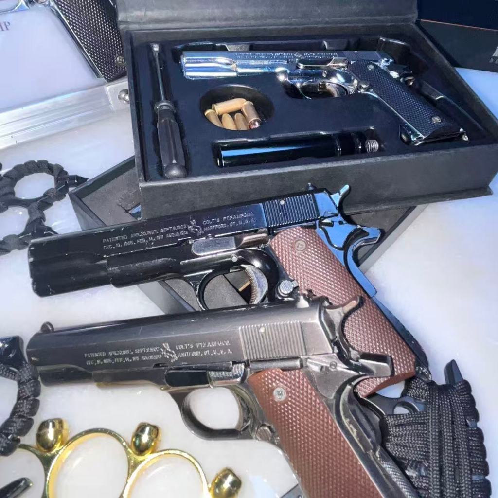 พวงกุญแจโลหะสไตล์วินเทจ ลาย COLT M1911 สเกล 1:2.05 อุปกรณ์ตกแต่งกระเป๋าและกุญแจสุดเท่