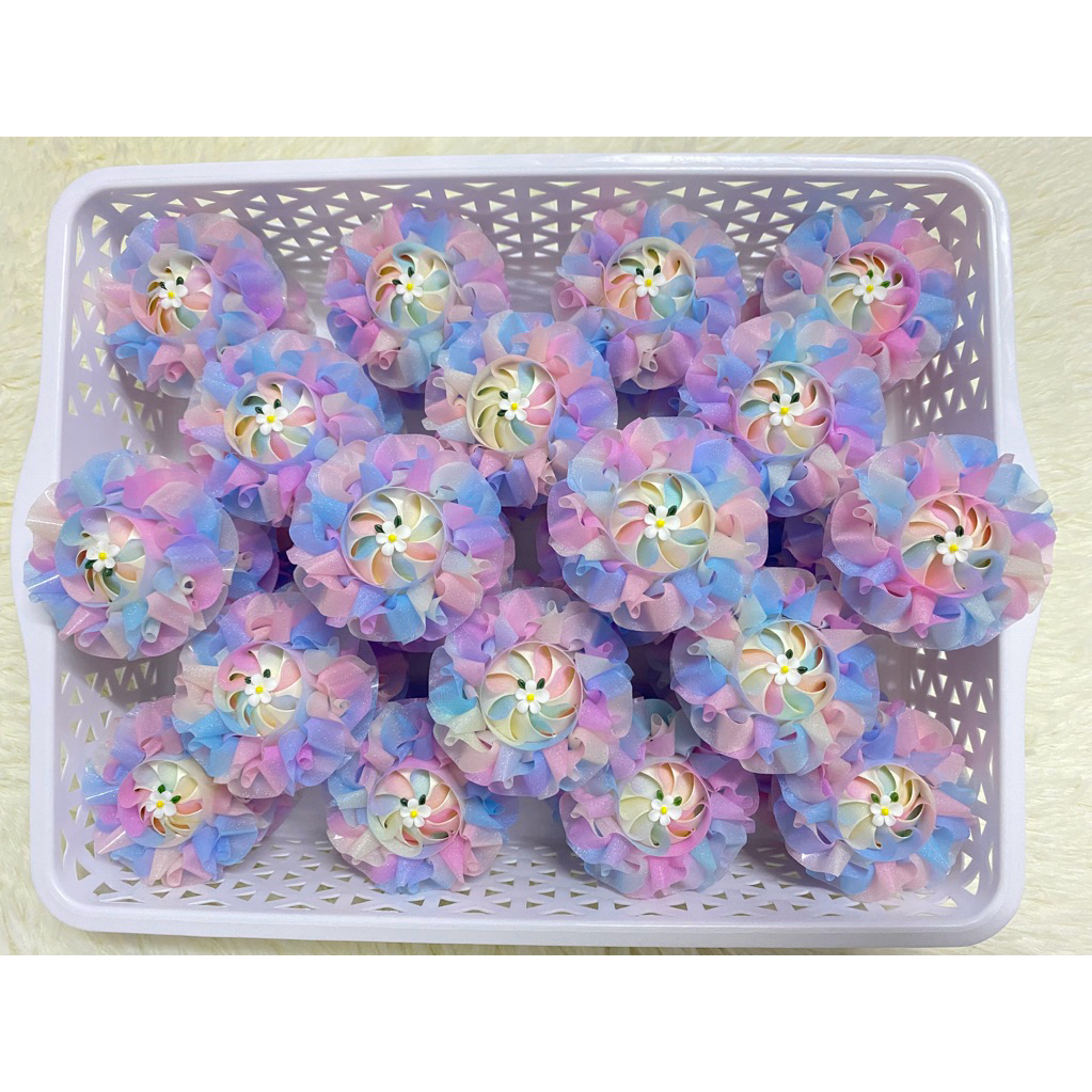 ‼️พร้อมส่ง‼️เหรียญโปรยทานดอกบัวหัสดิน สีแคนดี้/สีรุ้ง (ตัวเปล่า 10ชิ้น)