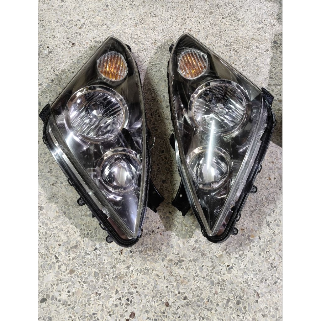 ไฟหน้า Xenon Toyota Wish ปี04-05(แท้มือสองญี่ปุ่น)