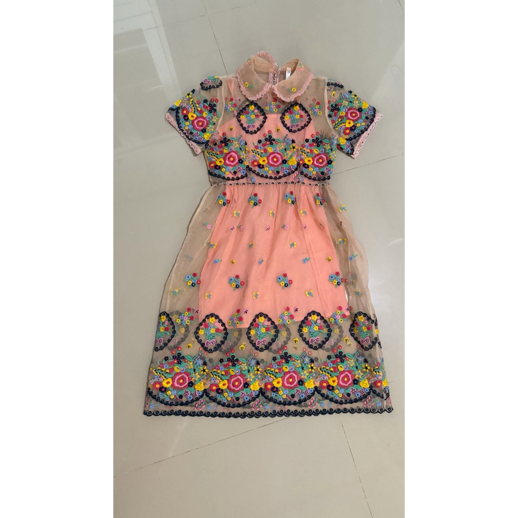 Like New!! ส่งต่อ Dress ซีทรู มีซับใน และเดรสแต่ปักอย่างดี ทรงหรู ผ้าดีมาก จาก Brand Jariya (Size S)