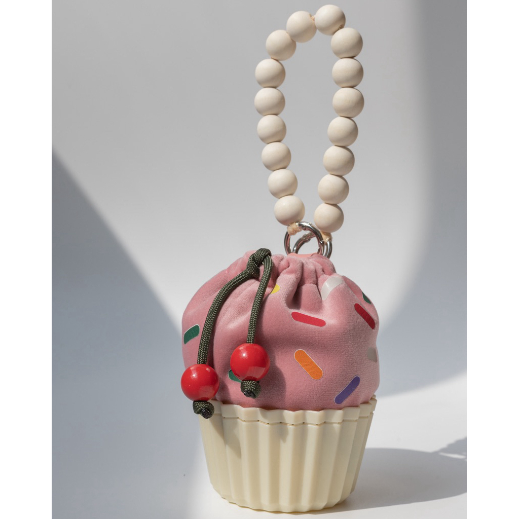 (pre order 3-4 วัน) Strawberry Cream Cupcake Wrist Pouch