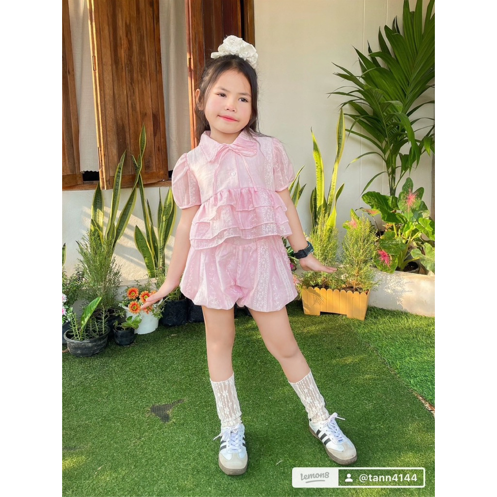 เซ็ตกางเกงบอลลูน 2 ชิ้น  กางเกงบอลลูน+เสื้อแขนตุ๊กตา  คอปก แต่งกระดุม ทรงสวยผ้าโรซี่ น่ารักมาก