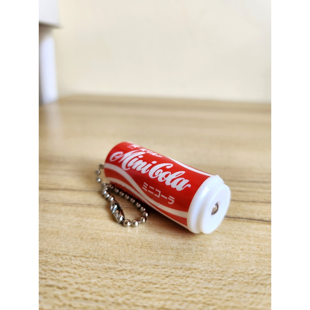 กาชาปอง พวงกุญแจ หลอดลูกอม โคล่า (ไม่ไฟฉาย) l Orion Mini Cola