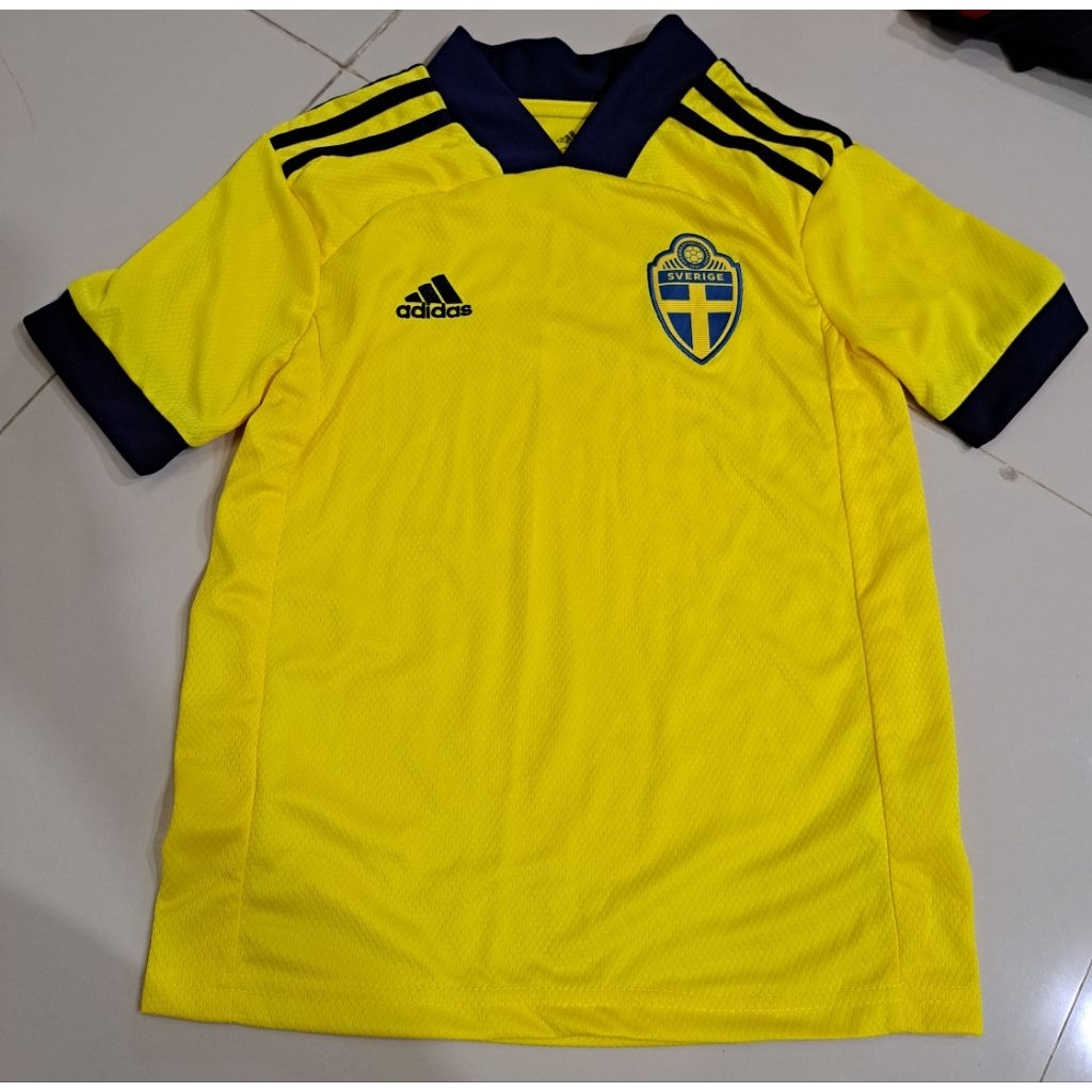 เสื้อบอลทีมSverigeค่ะ