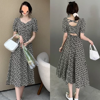 ชุดเดรสลายดอกไม้สีดำ กระโปรงยาวเจ้าอารมณ์ ดีไซน์คอวีเปิดหลัง เอวเพรียวบาง ผ้าใส่สบาย นุ่ม ระบายอากาศได้ดี