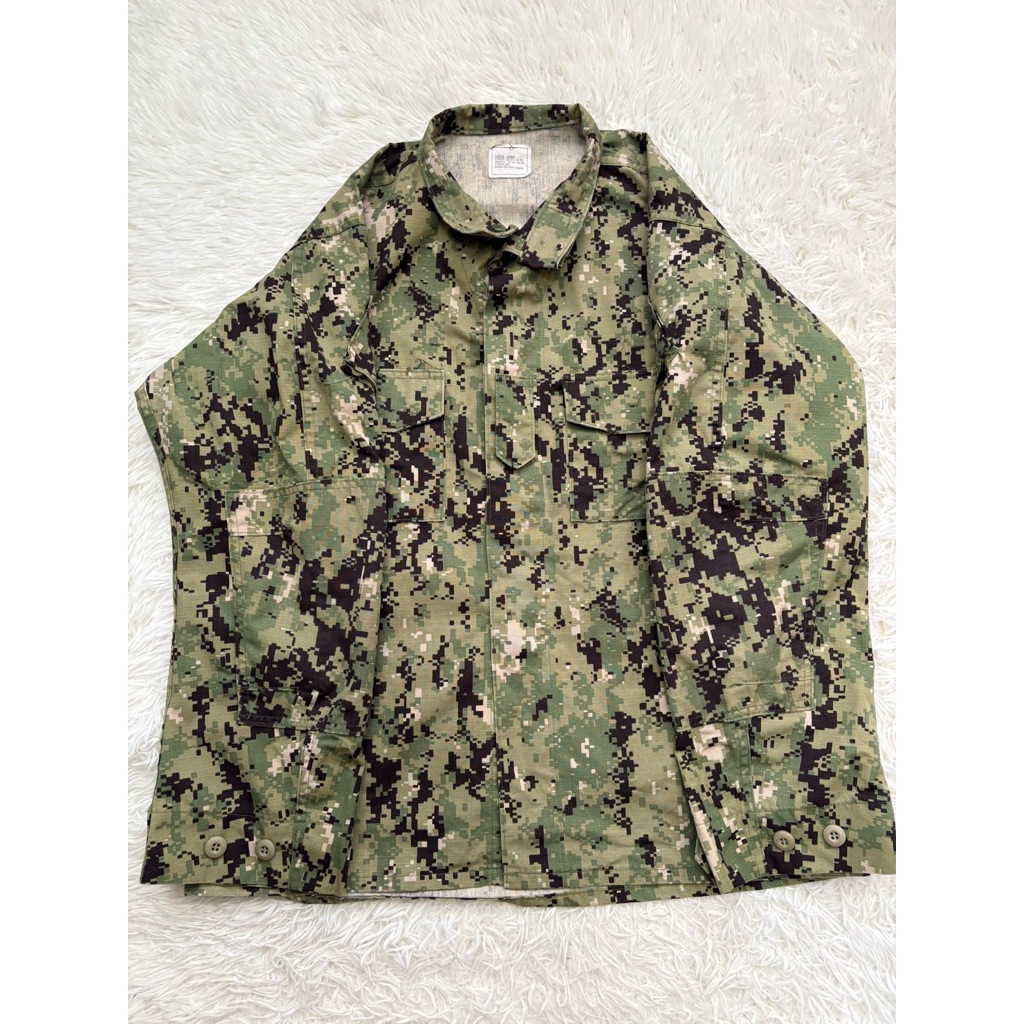 เสื้อทหารแขนยาว U.S. NAVY Large Long รอบอก50”ยาว29”ไหล่19”แขน25” มือสองของแท้ ตามภาพ (AOR2-2)