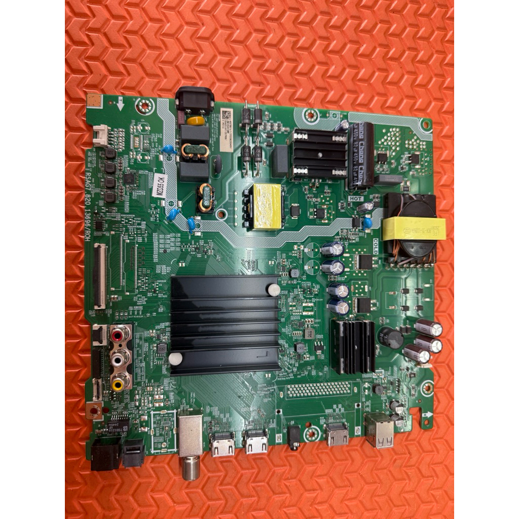 เมนบอร์ดทีวี Hisense รุ่น 55Q6N พาสบอร์ด RSAG7.820.13696/ROH