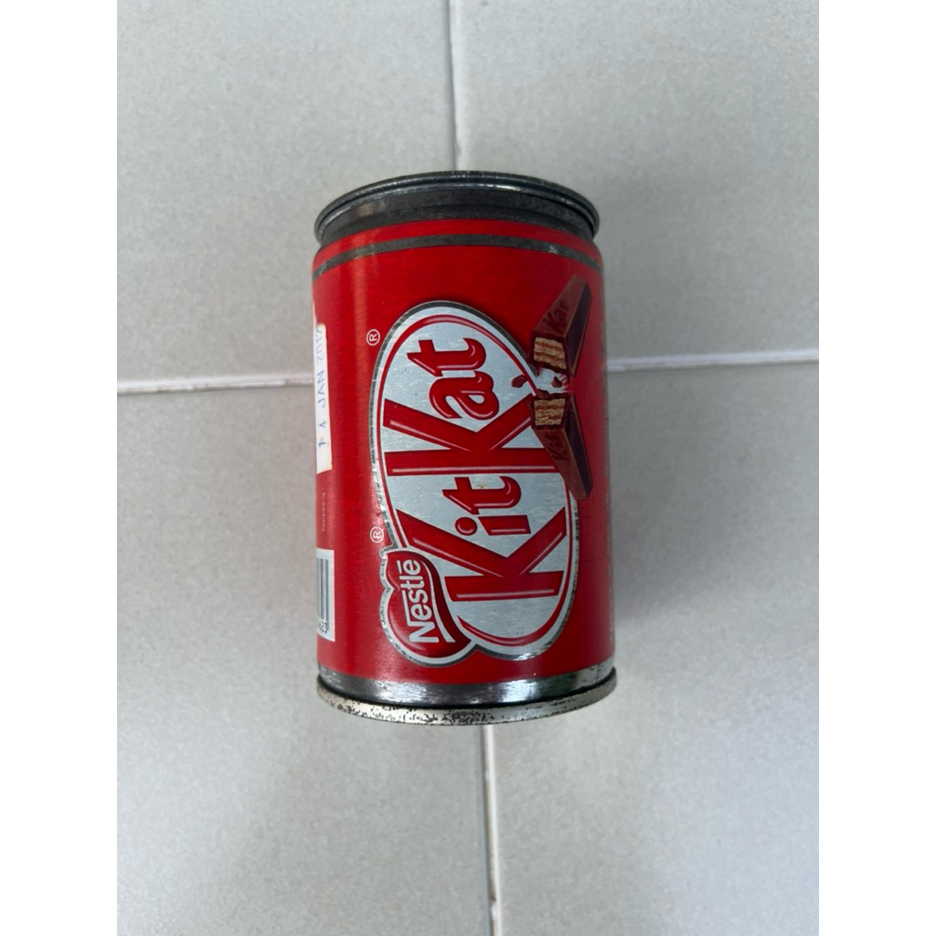กล่องเปล่า                                            กล่องเหล็ก kitkat