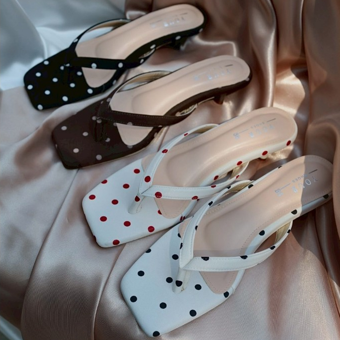 YOURSHOES K4 / รองเท้าส้นสูง 1นิ้ว รองเท้าหูหนีบ รองเท้าPolkadot