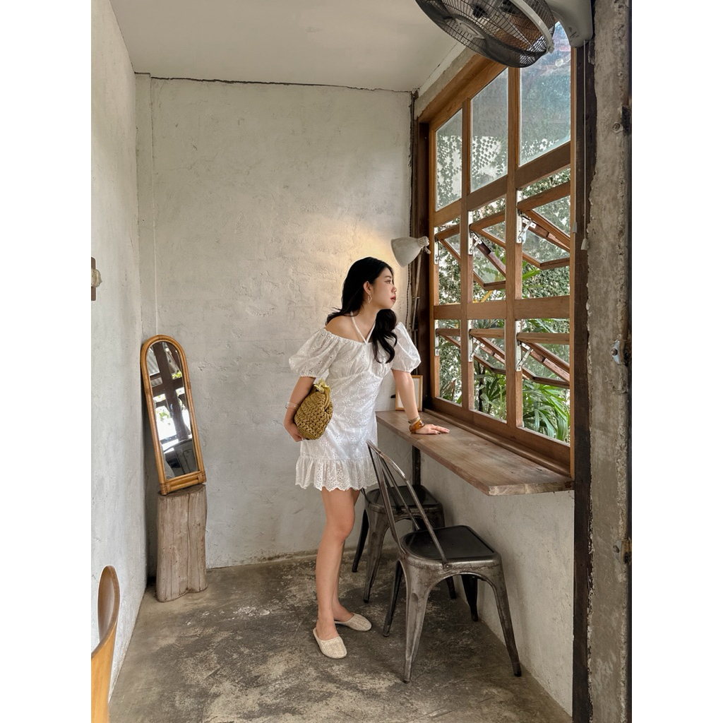 Lily mini dress เดรสสั้นแขนพองผ้าฉลุ : everydaylookk store