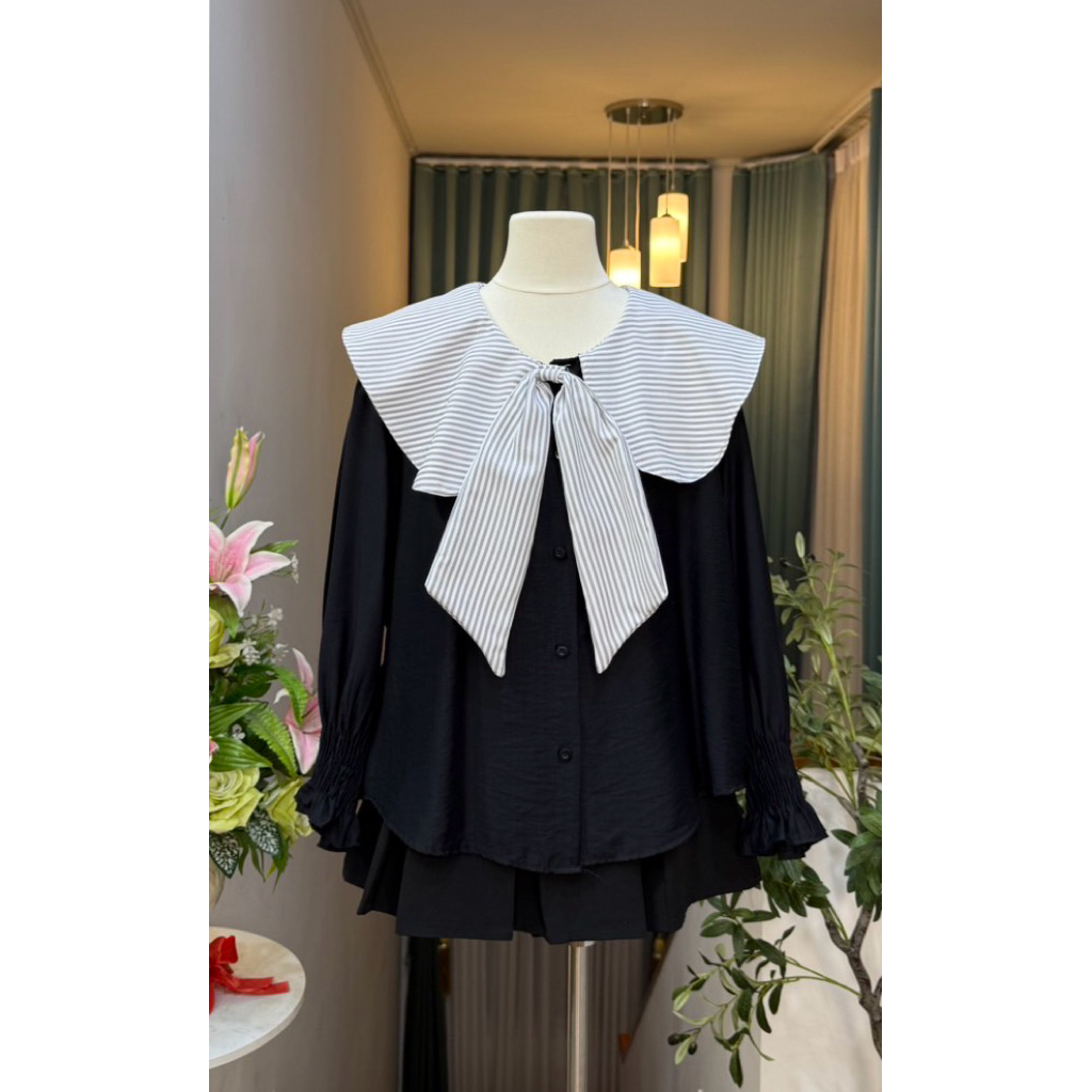 เสื้อแขนยาว คอปกใหญ่ แต่งโบว์หน้า •ปลายแขนสม็อค•